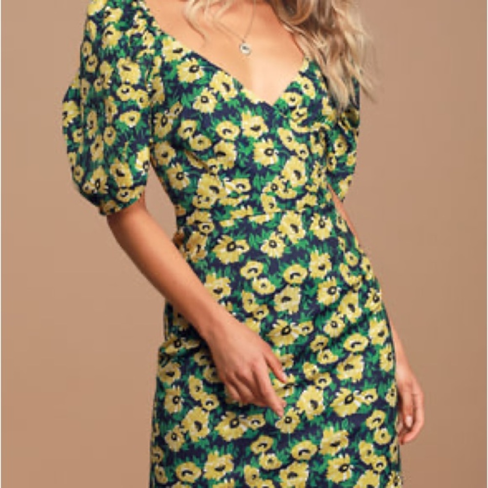 Lulu’s New Floral Navy Blue Floral Print Puff Sleeve Mini Dress Size Medium